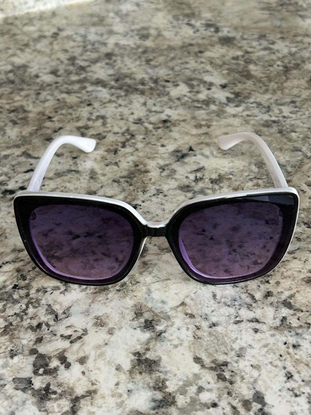 Jessica Simpson Oversized Square Sunglasses White Black Gold JS Logo Purple Tint - Picture 6 of 13